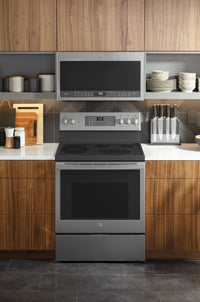 GE Profile 5.3 Cu. Ft. Freestanding Electric Range with Air Fry - PB935YPFS | Cuisinière électrique amovible GE ProfileMC de 5,3 pi3 avec friture à air – PB935YPFS | PB935YFS